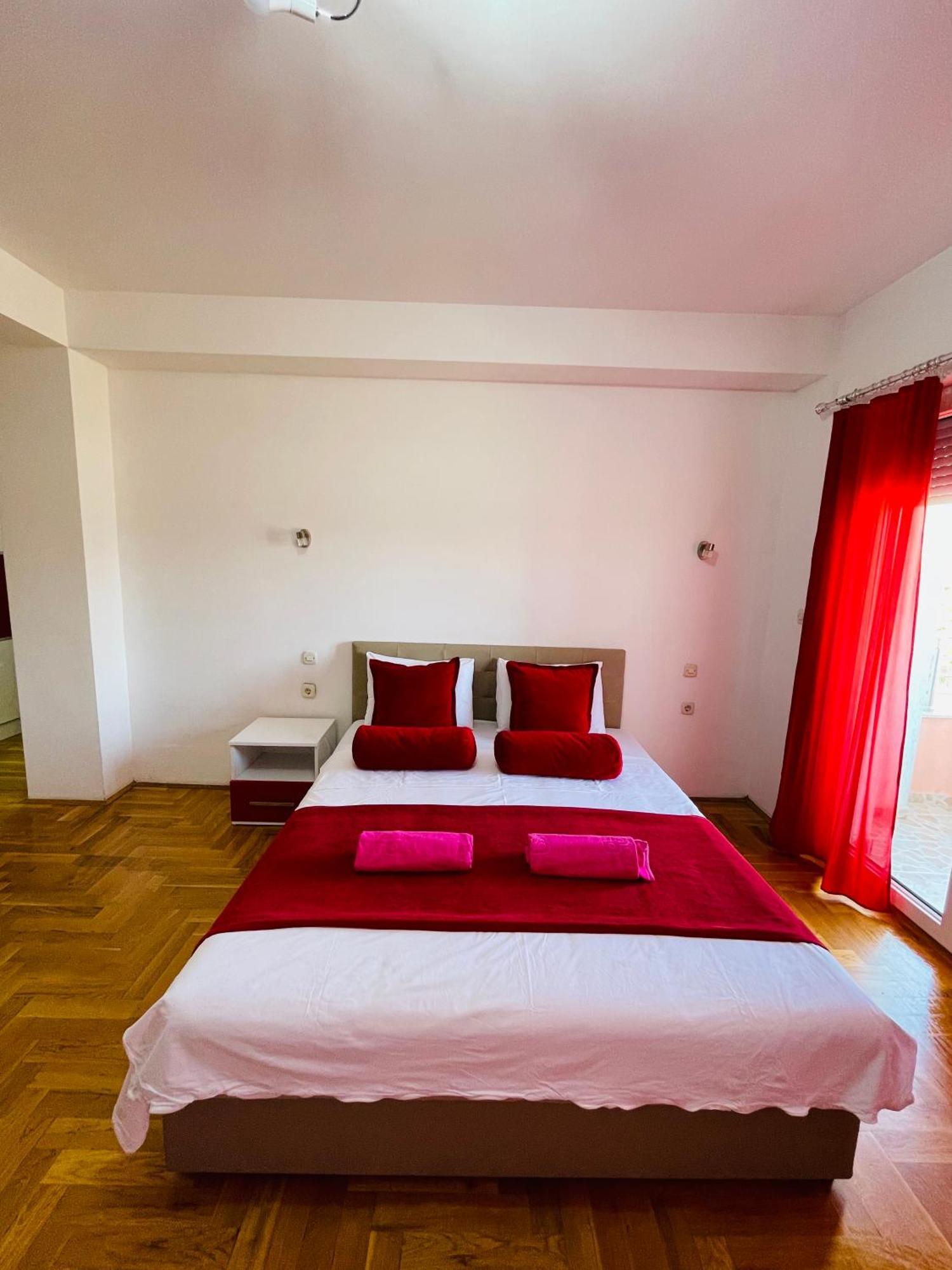 Front Beach Exclusive Apartments Struga Extérieur photo